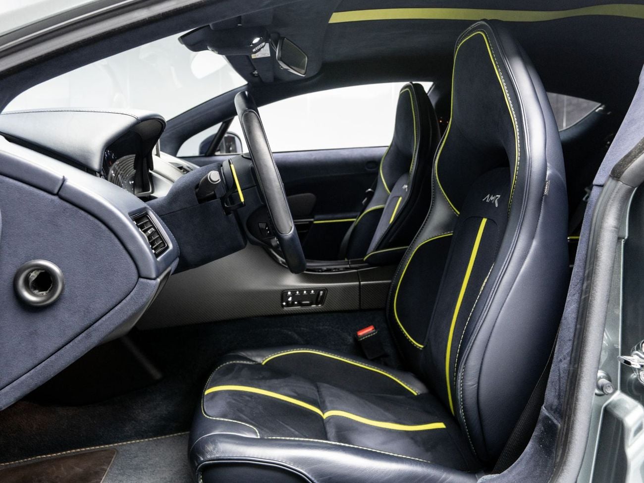 أستون مارتن رابيد AMR