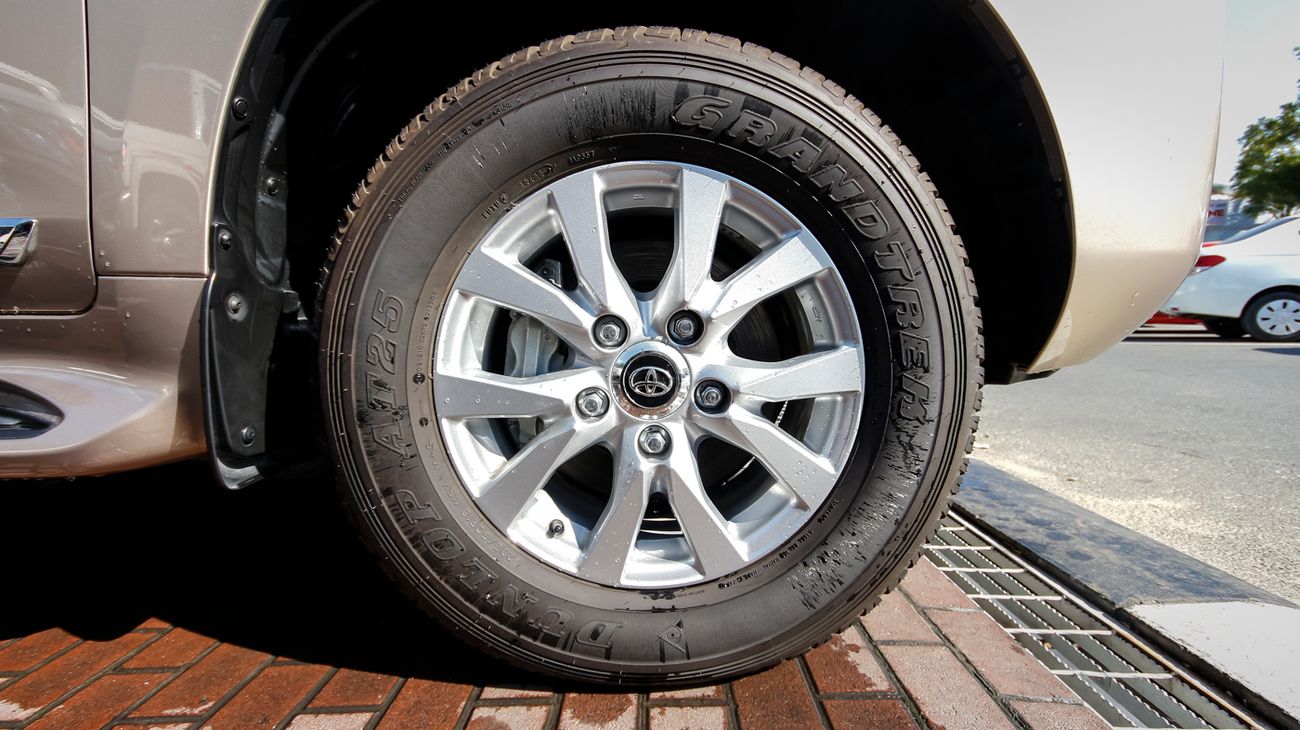 Toyota Land Cruiser GXR V8