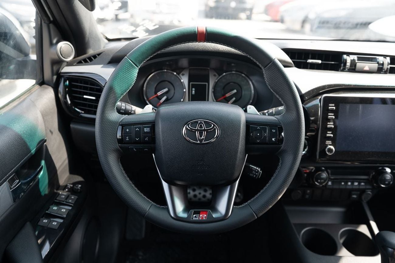 تويوتا هيلوكس GR-S 4.0L