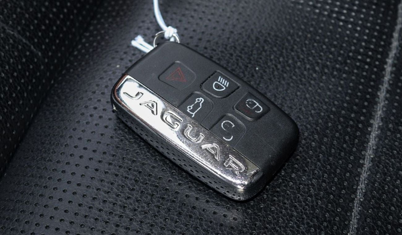 جاكوار F بيس R-Sport 2.0L