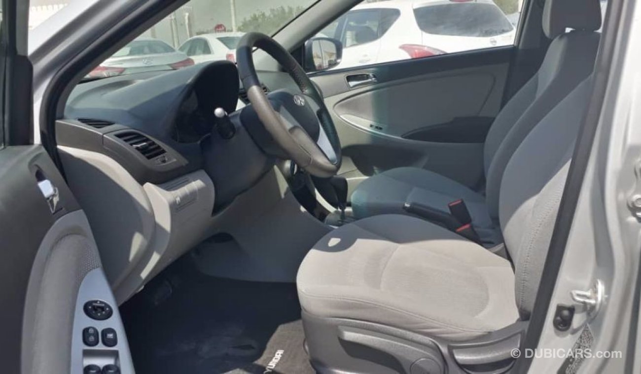 Hyundai Accent السياراة نظيفة جدا في حالة ممتازة ضمان شاسيه جير ماكينة