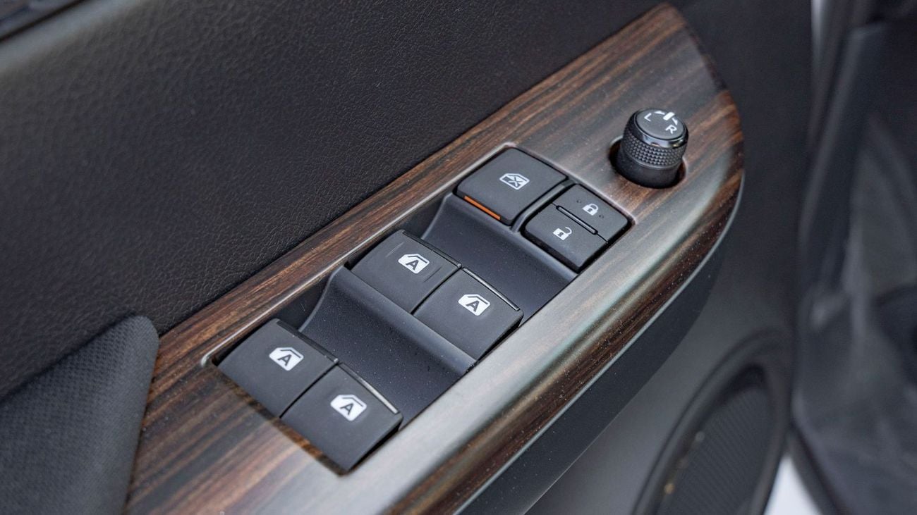 تويوتا هيلوكس 2025 Toyota Hilux DC 2.7L Petrol MT - Black Interior