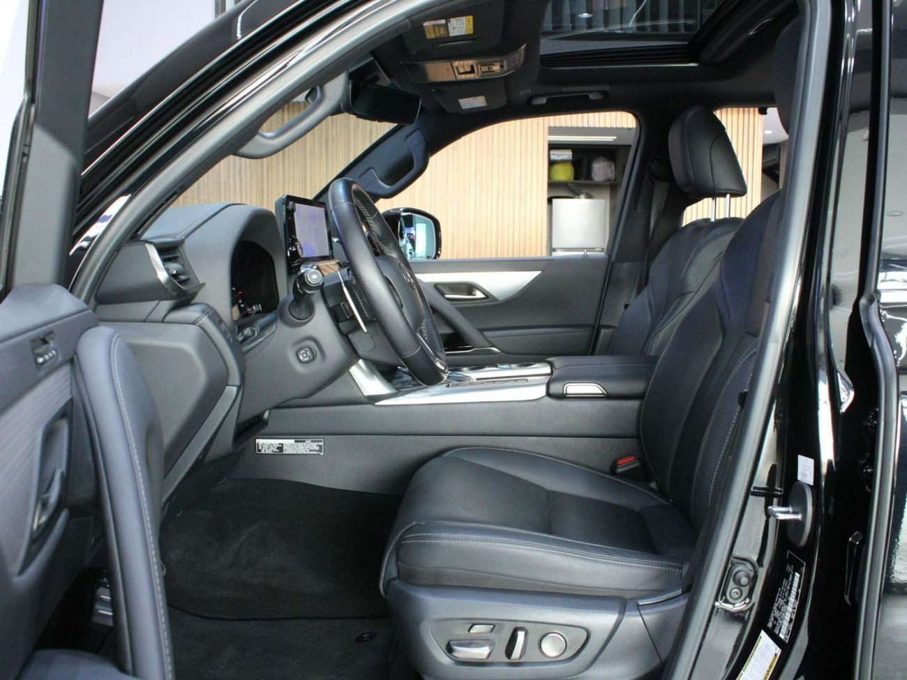 لكزس LX 600 F-Sport