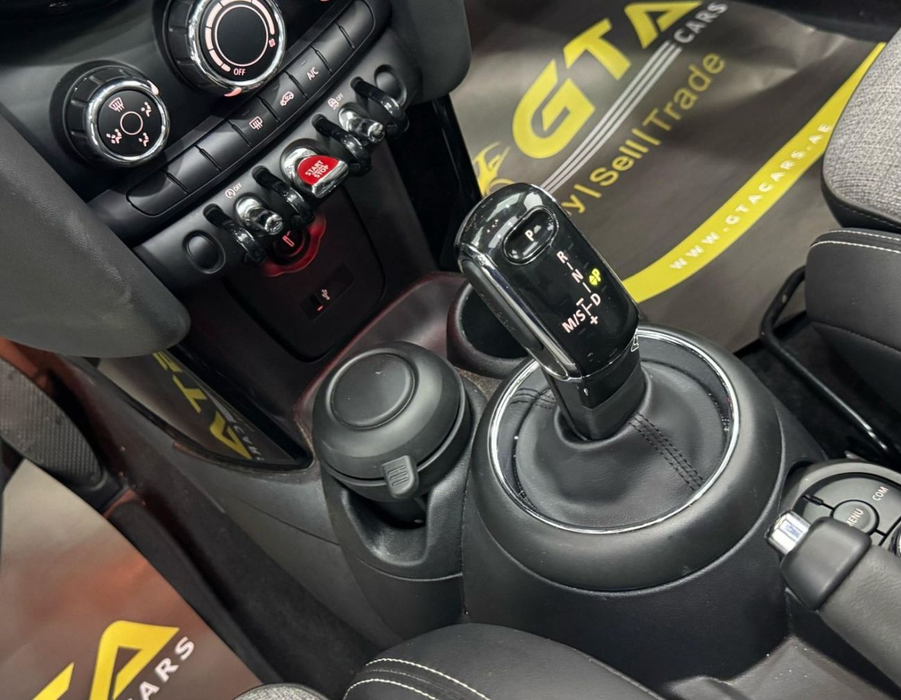 Mini Cooper Std 1.5L (4 Seater) 2020 MINI Cooper, Warranty, Full MINI Service History, Excellent Condition, GCC