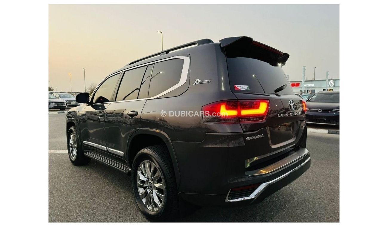 Toyota Land Cruiser VX SAHARA 2016 | RIGHT-HAND DRIVE | PUSH START | DIESEL 4.5L 7 SEATS | SUNROOF | REAR TV | BEST PRIC