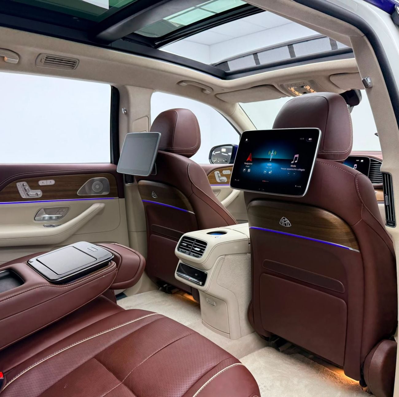 مرسيدس مايباخ gls600 مايباخ 2023 Maybach GLS 600, Auto Guard Warranty, Full Mercedes Service History, European Specs.