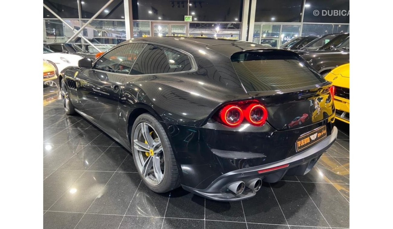 فيراري GTC4Lusso