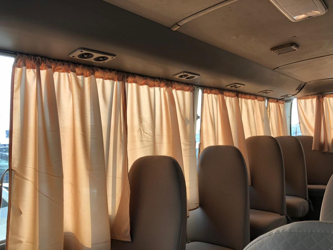 Toyota Coaster 4.2L Diesel, Automatic Door, Clean Interior and Exterior, SPÉCIALEMENT POUR LE CONGO, LOT-TCW05