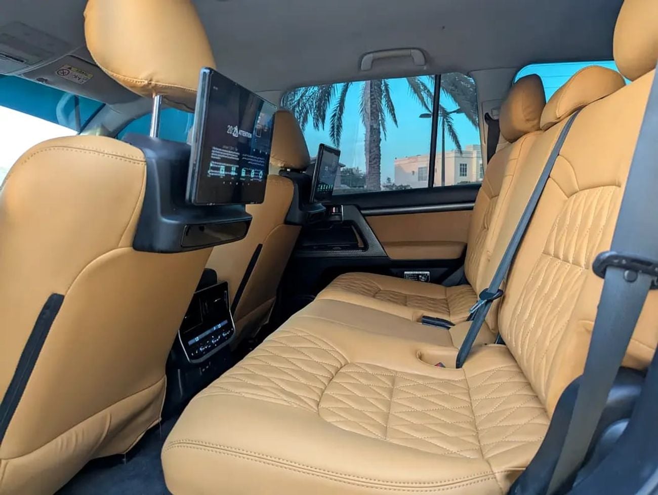 Toyota Land Cruiser GXR FACELIFTED WITH INTERIOR AND EXTERIOR GCC V6 IN EXCELLENT CONDITION
