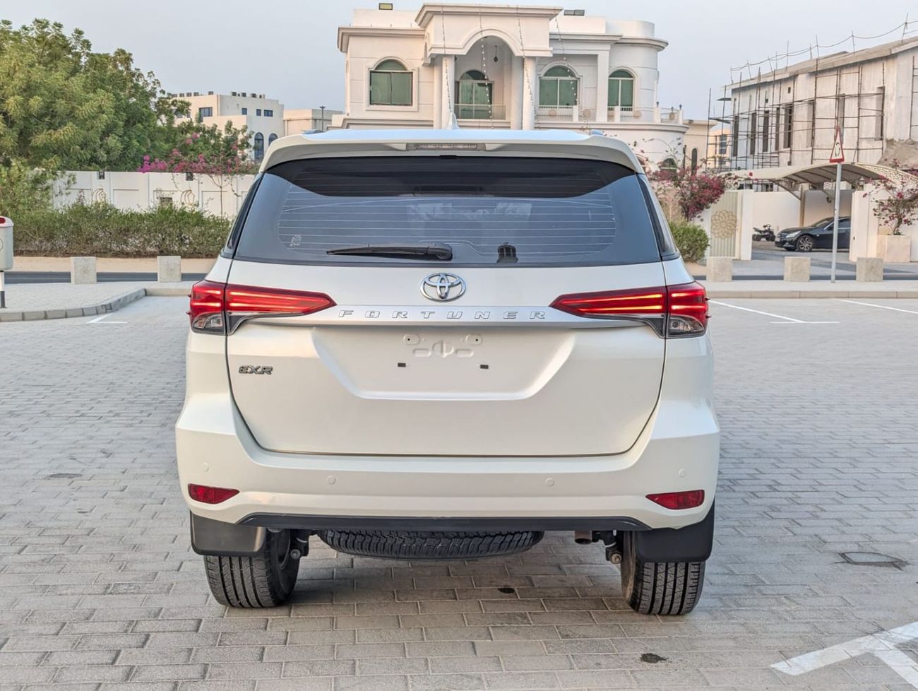 تويوتا فورتونر Toyota Fortuner 2021 white colour LHD Gcc specs 4x4 Petro engine