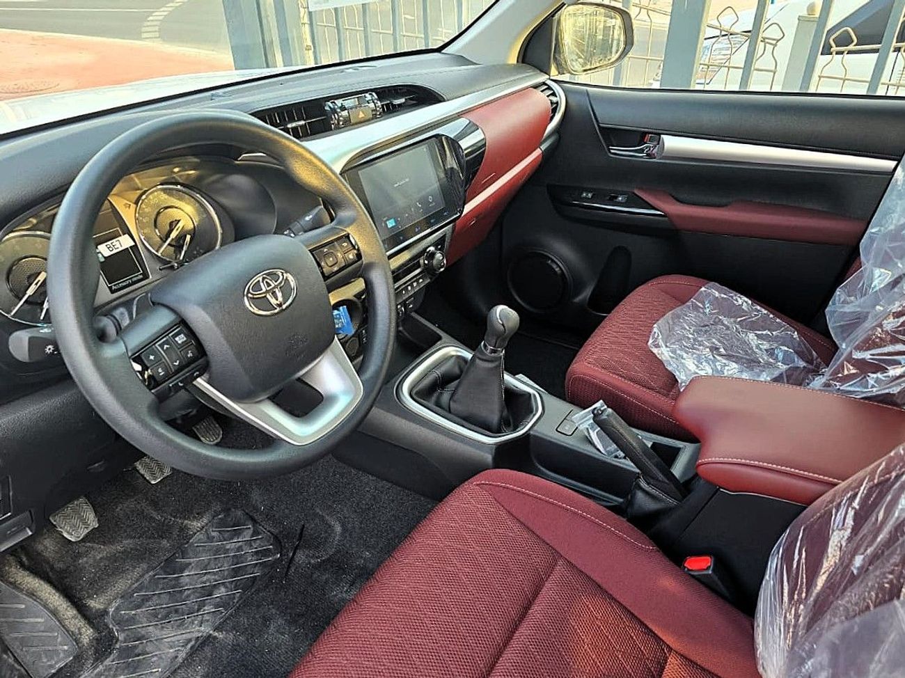 Toyota Hilux S GLX 2.4L AWD M/T Toyota Hilux S GLX 2.7L AWD M/T White Color 2025 model