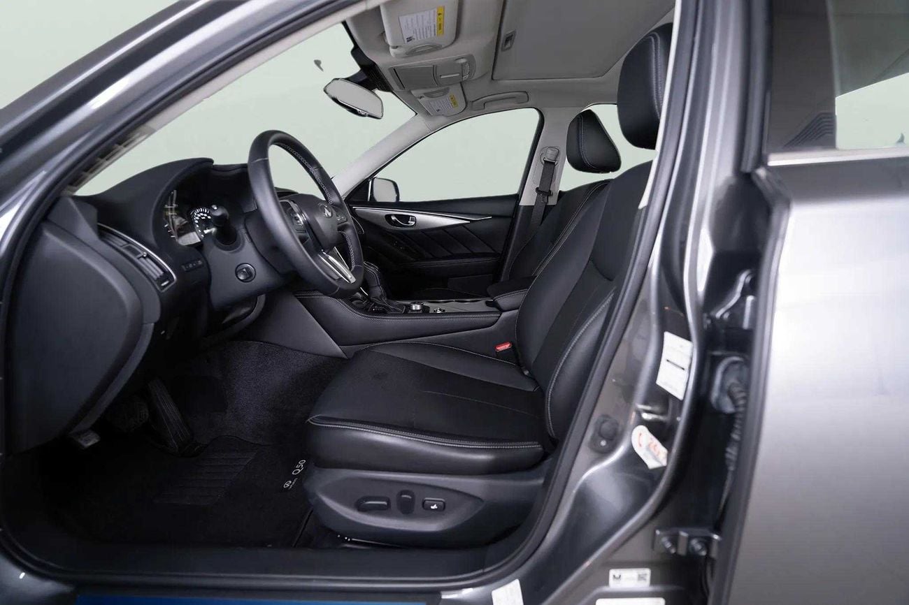 Infiniti Q50 Luxe 2.0L LUXE 3.0