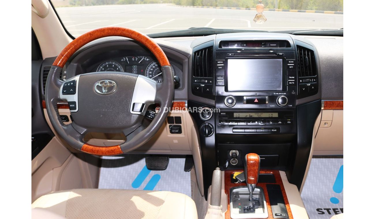 Toyota Land Cruiser 2013 | PLATINUM EDITION V6 - EXCELLENT CONDITION WITH GCC SPECS