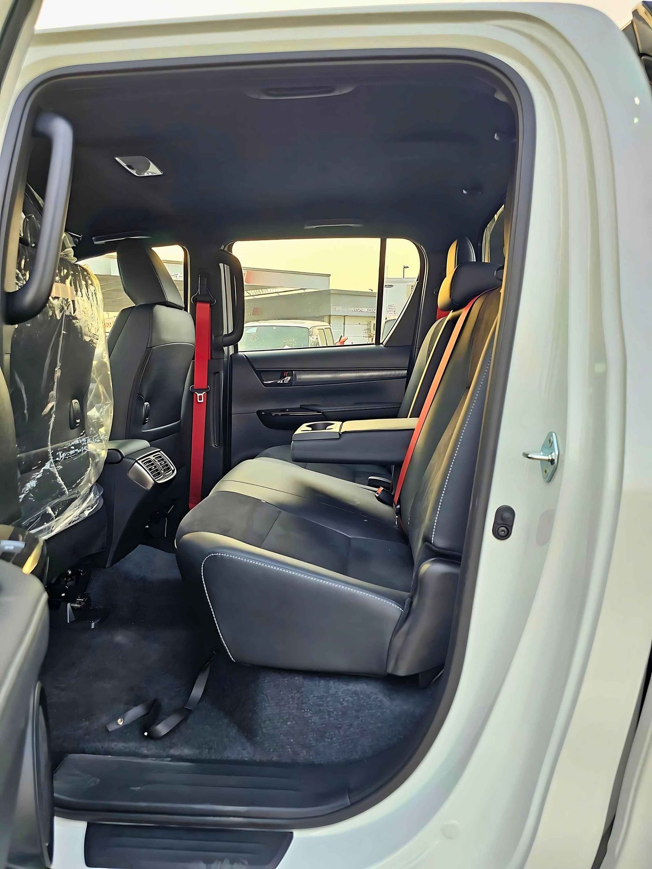 تويوتا هيلوكس GR SPORT / 4.0L V6 / DRIVER POWER SEAT WITH ROLL BAR / "4" CAMERAS (CODE # HPGRV6AF)