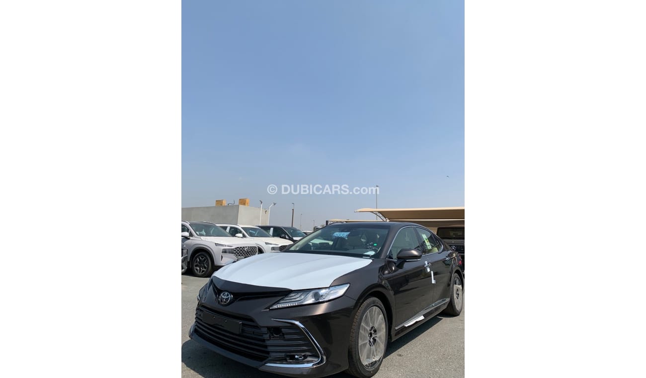 Toyota Camry Limited with GBL audio system , 3.5 L , full option , GCC spec