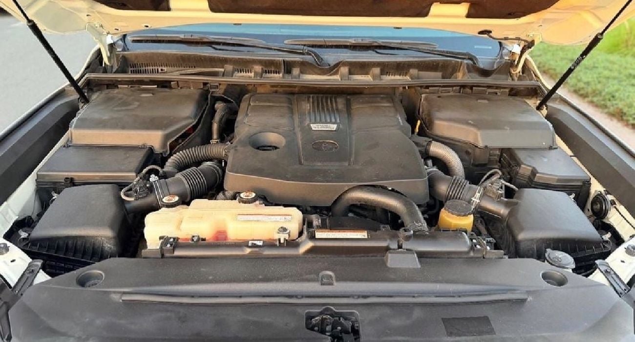 Toyota Land Cruiser GXR 2022 Model Twin Turbo 3.5L Engine GCC Specification Full Option