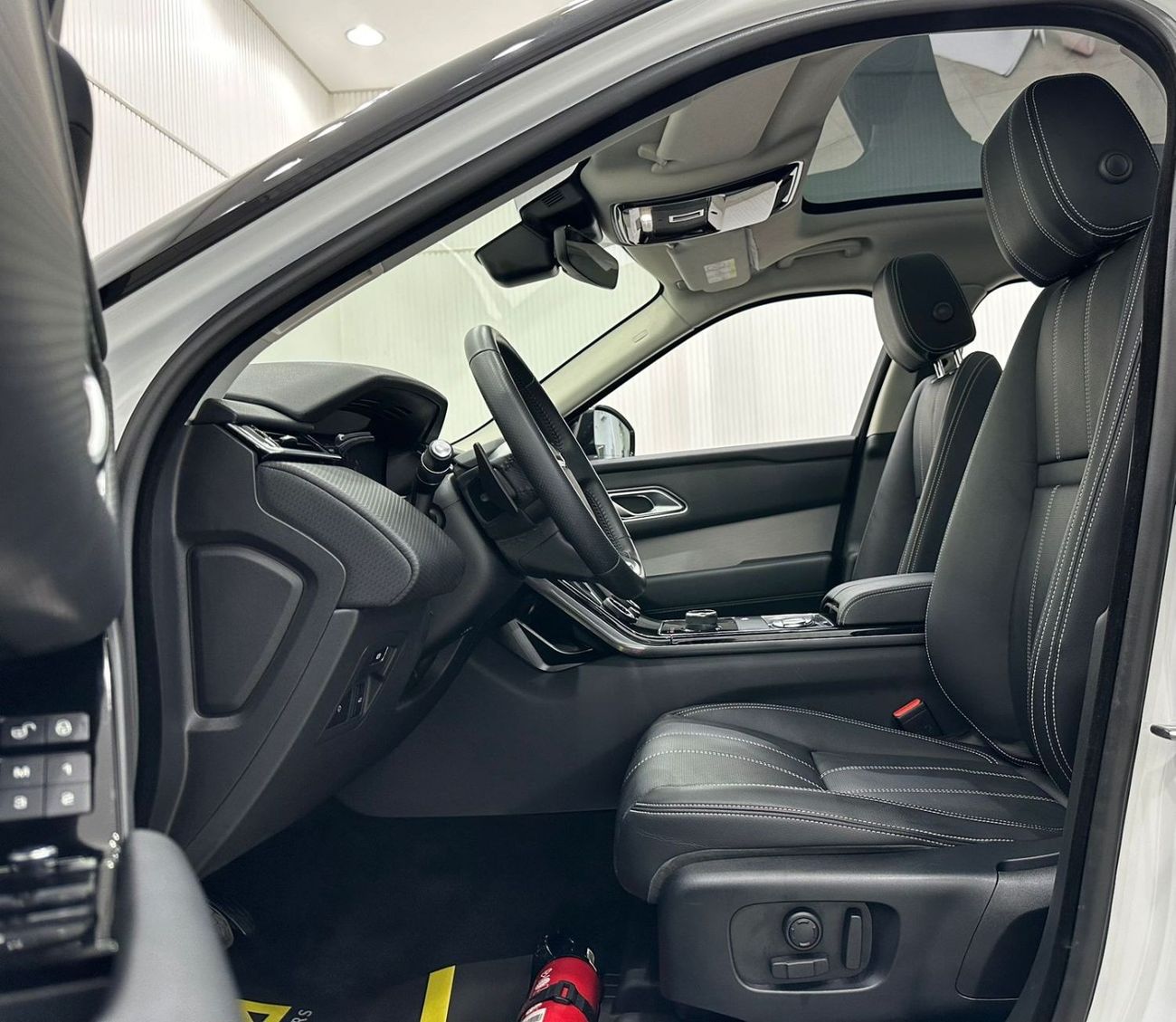 لاند روفر رينج روفر فيلار 2020 Range Rover Velar P250 S, Sep 2025 Range Rover Warranty + Service Pack, Low Kms, GCC