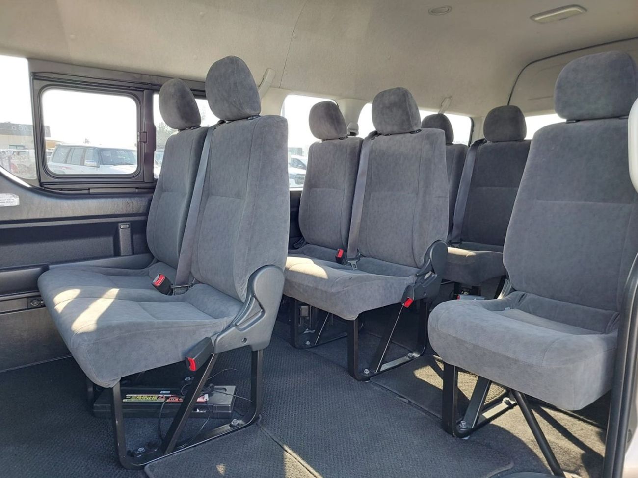 Toyota Hiace TOYOTA HIACE COMMUTER VAN RHD 2016 MODEL 2.7 L PETROL AUTOMATIC(PM10044)