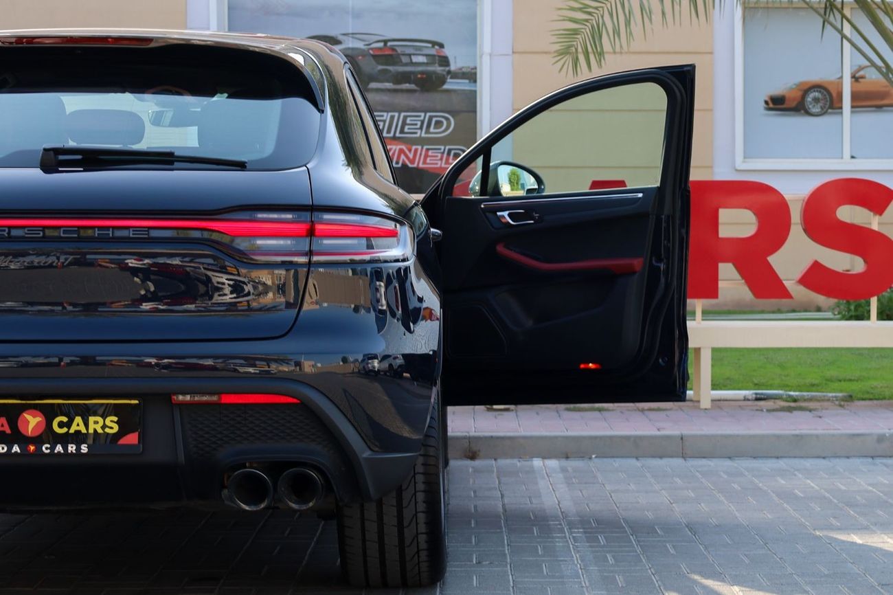 Porsche Macan Porsche Macan T 2023 GCC under Agency Warranty with Flexible Down-Payment/ Flood Free.