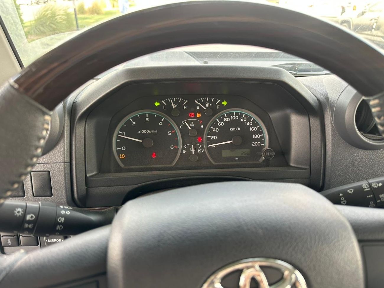 Toyota Land Cruiser 70 Lc76 2.8 T/DSL-G1 M/T black/gray