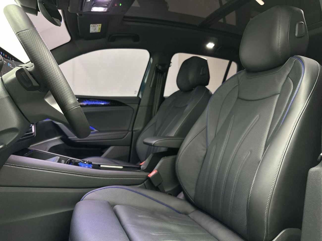 Volkswagen Tiguan Tiguan R-Line 1.4L (Ref#78130) - 32,100 AED SAVINGS from New Car