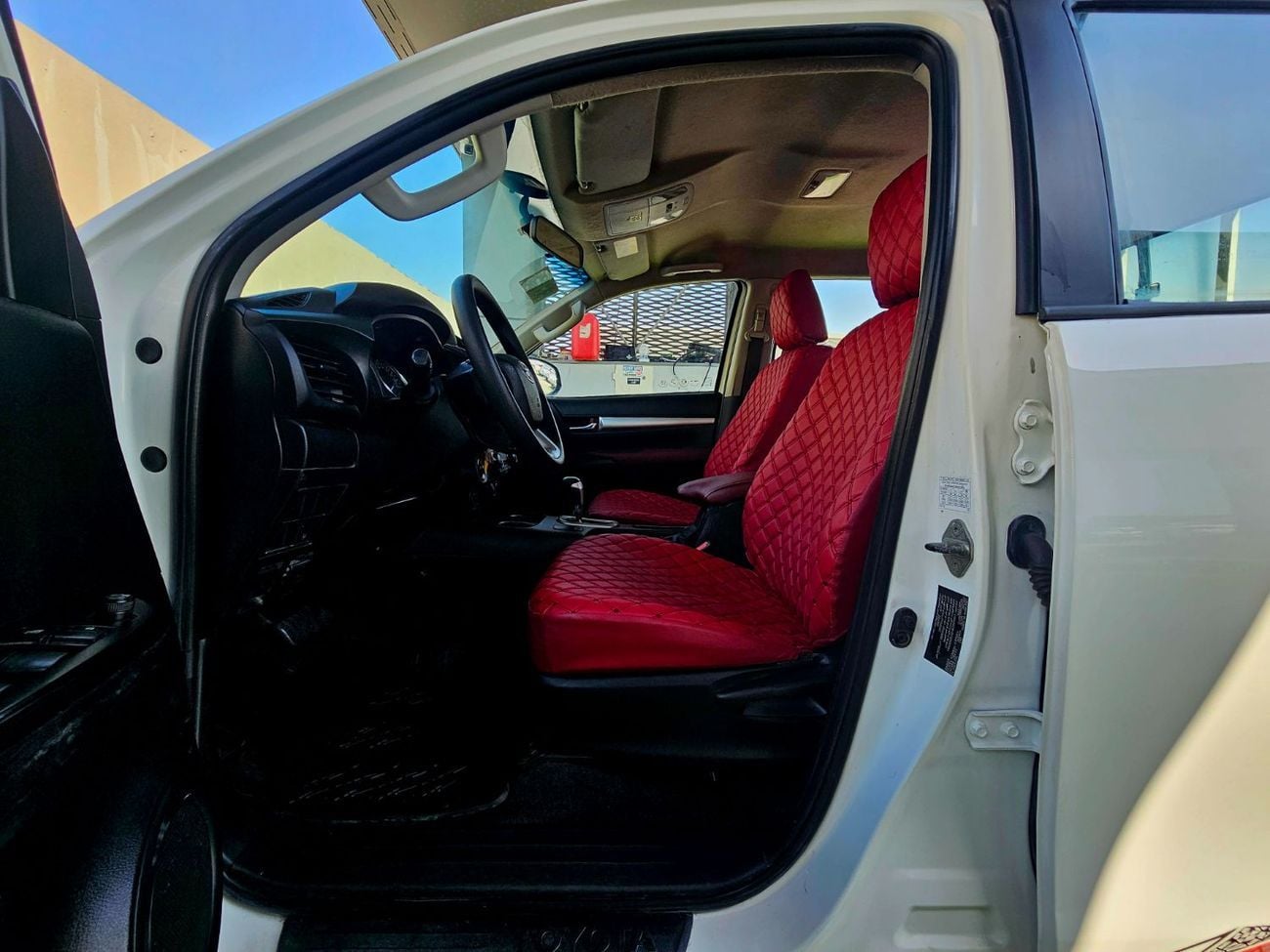 تويوتا هيلوكس SR5/ 4WD PATROL AUTOMTIC/ AUTO WINDOWS/ LOW MILEAGE