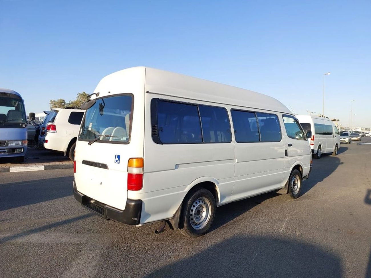 Toyota Hiace TOYOTA HIACE COMMUTER VAN RHD 2002 MODEL 3.0 L DIESEL AUTOMATIC(PM12553)