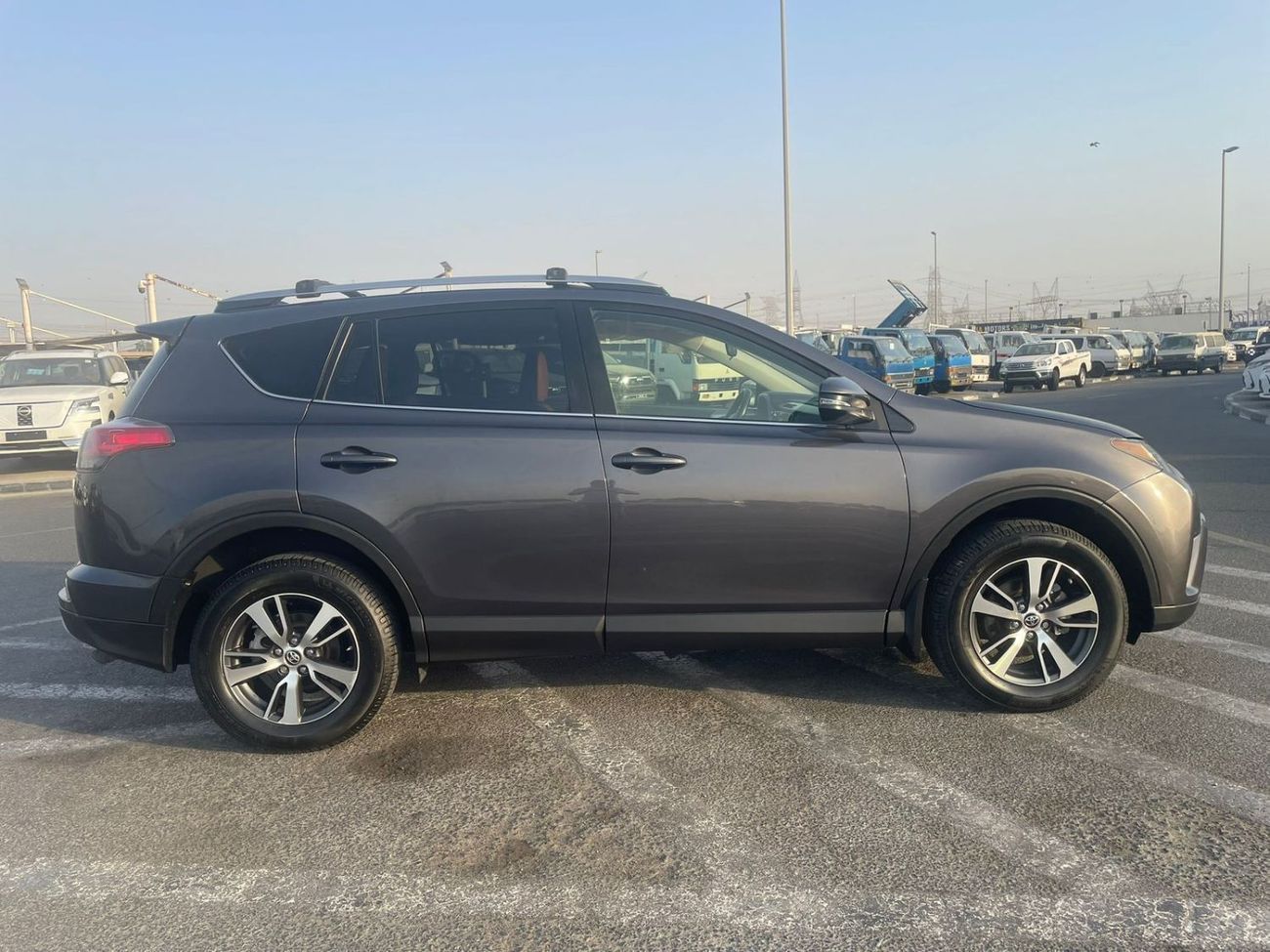 Toyota RAV4 2018 Toyota Rav4 Adventure 2.5L V4 Full Option - Sunroof Push Start & Truck Auto With Radar - l