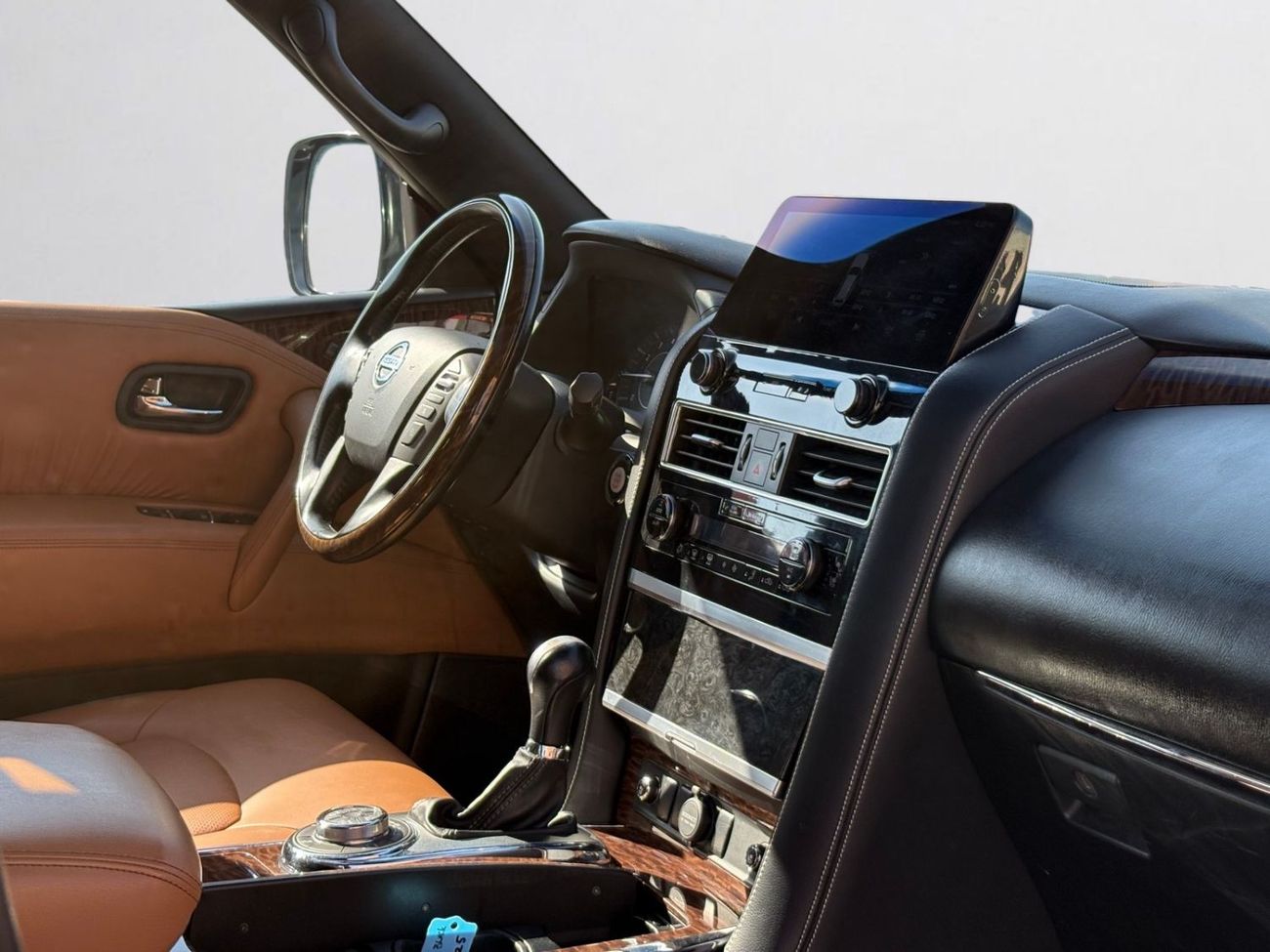 Nissan Patrol LE PLATINUM AED 2,170 P.M | 0% DOWN PAYMENT | NISSAN PATROL PLATINUM VVEL DIG | 5.6L V8 | 2015 | GCC