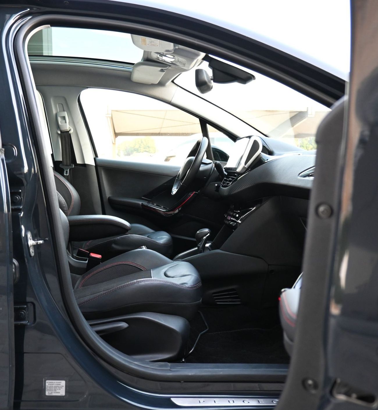 بيجو 208 GT لاين بيجو 208 GT_LINE خليجي 2018 بحالة ممتازة من الداخل والخارج