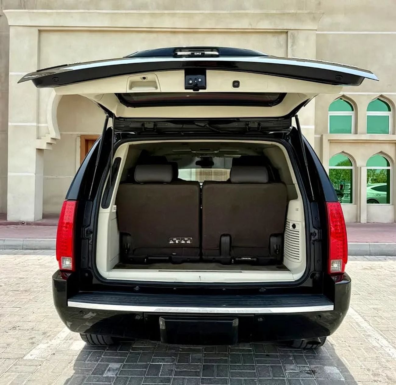 كاديلاك إسكالاد بلاتينيوم | GCC Specs | Fully Loaded