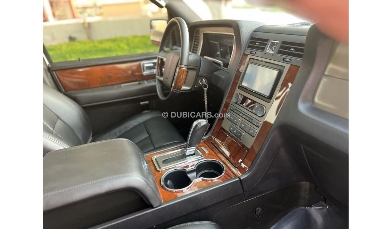 Lincoln Navigator LINCOLN NAVIGATOR GCC 2013 5.4L V8 FULL OPTION IN PERFECT CONDITION