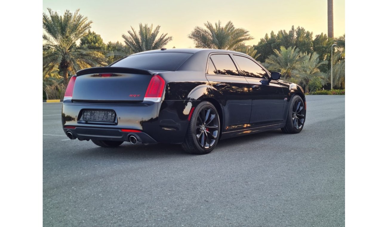 Chrysler 300C Chrysler 2015 Gulf SRT8 6.4 full option in good condition
