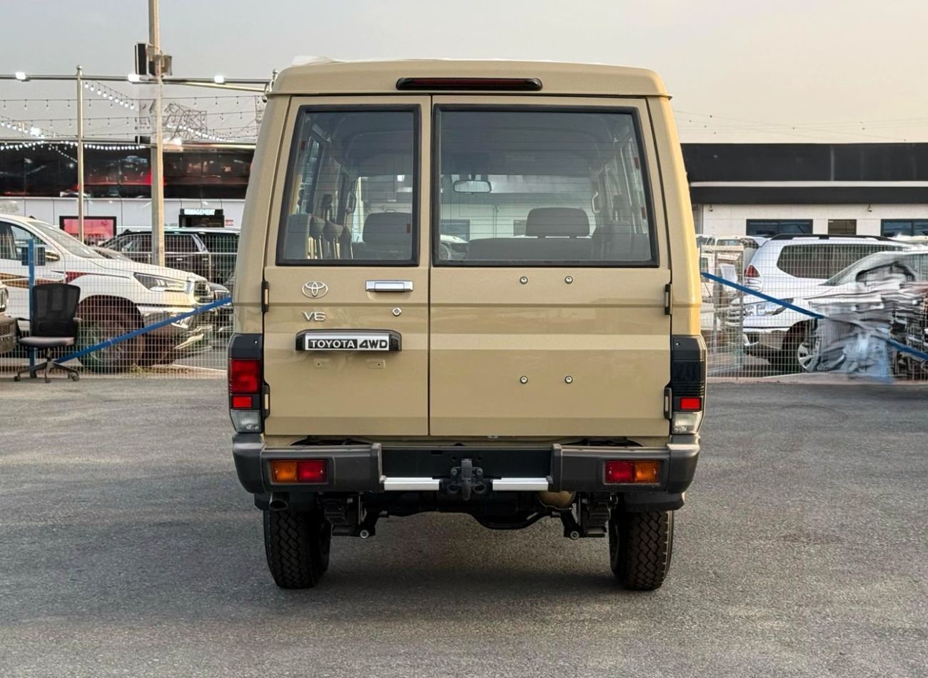 تويوتا لاند كروزر 70 LC 78 4.0 V6 PETROL MANUAL