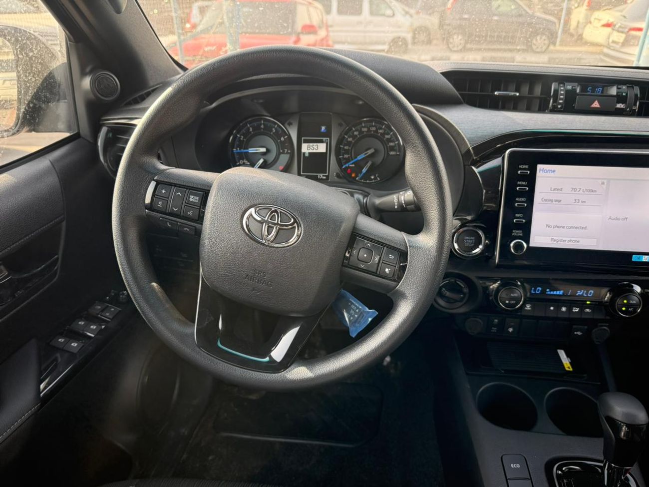 تويوتا هيلوكس with compressor, wireless charger, trunk shutter