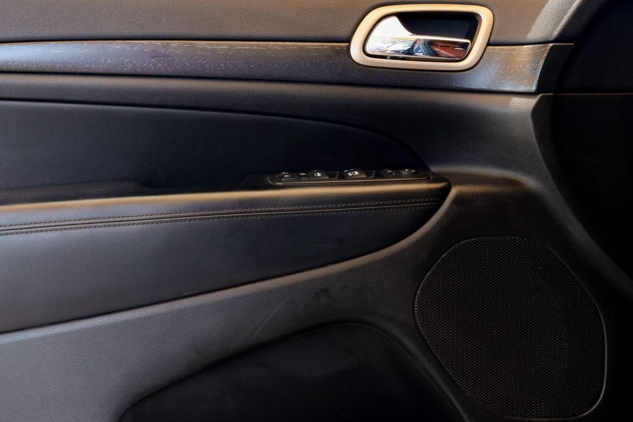 جيب جراند شيروكي Jeep Grand Cherokee Laredo 2017 GCC under Warranty with Flexible Down-Payment/ Flood Free.