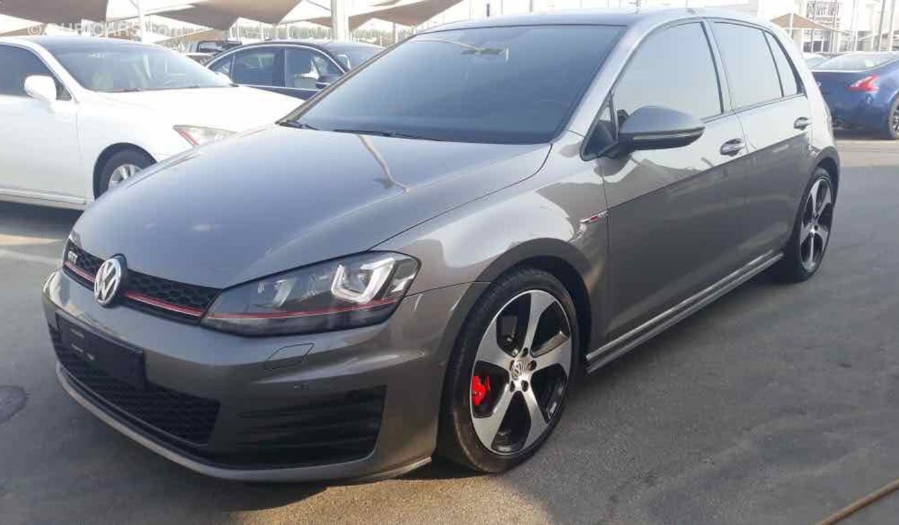 فولكس واجن جولف GTI