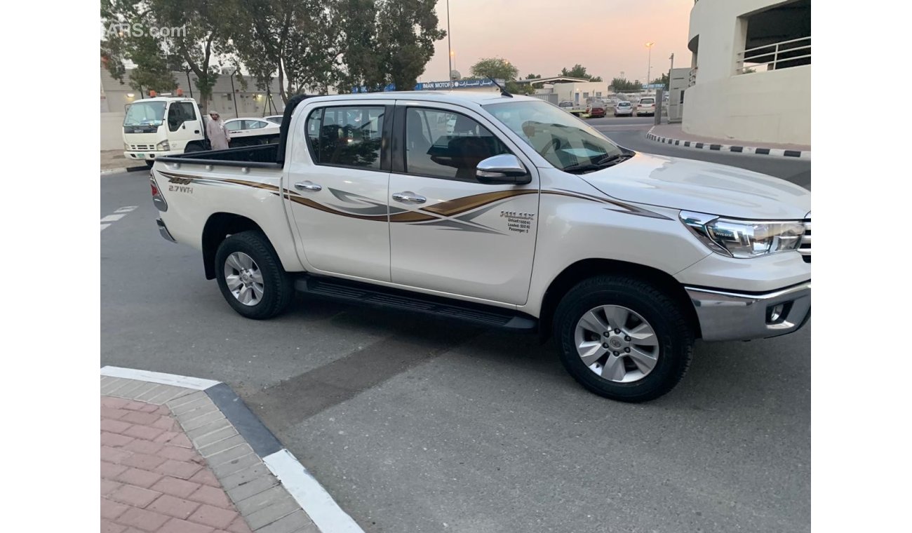 Toyota Hilux petrol