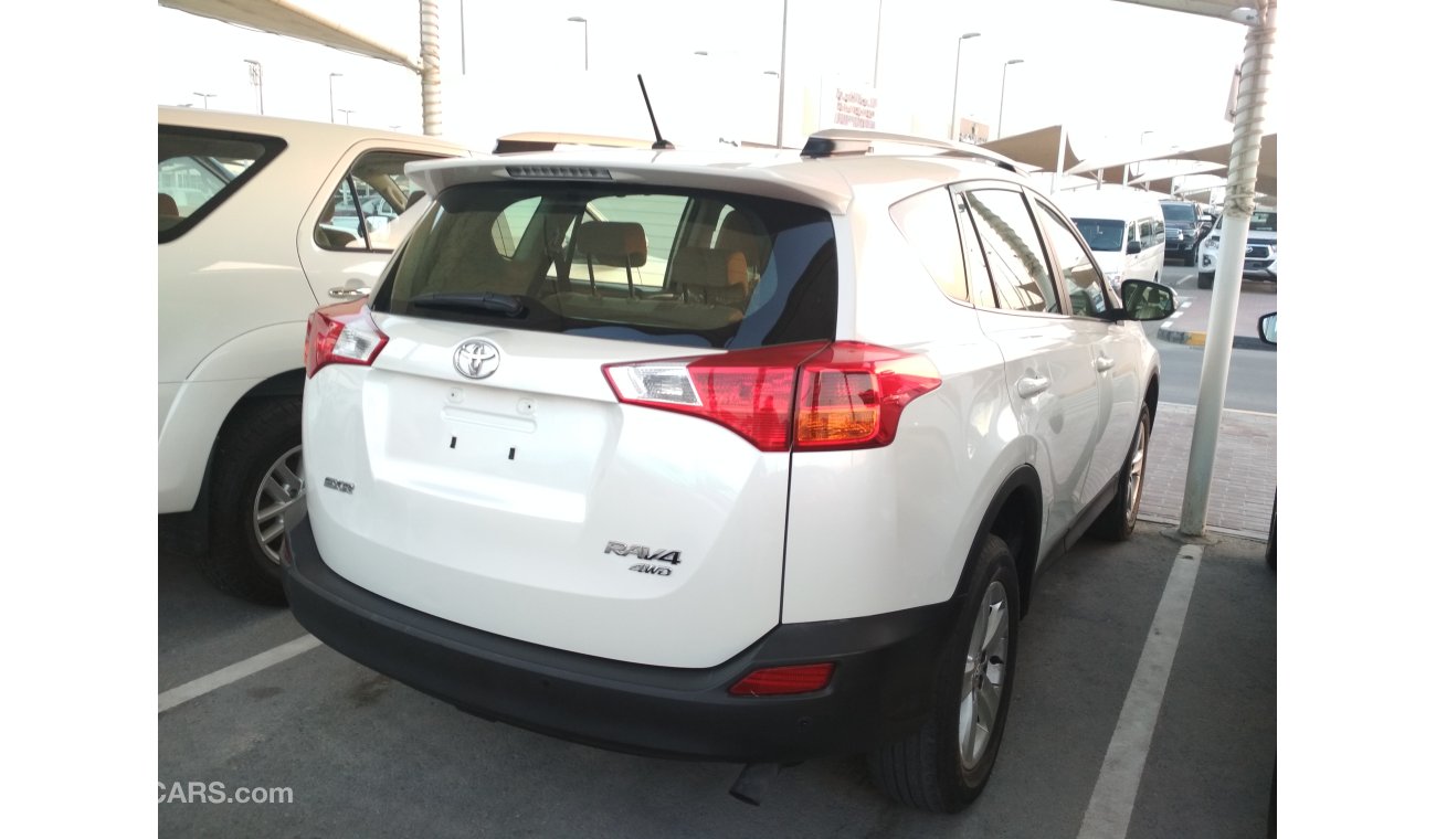 Toyota RAV4 2014 MHITE GCCNO PAINT NO ACCIDENT PERFECT