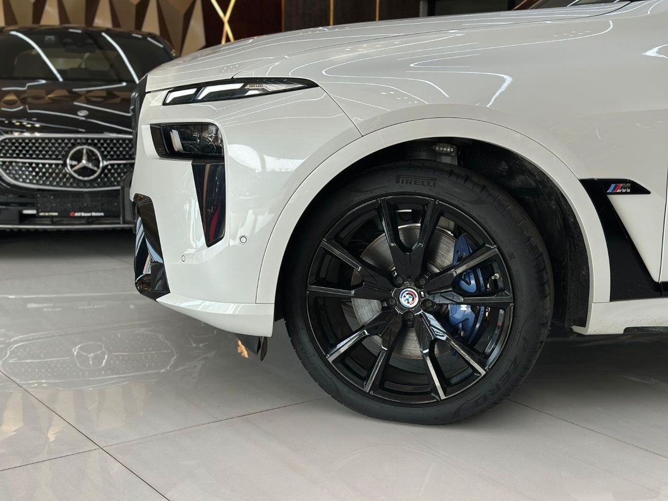 بي أم دبليو X7 xDriveM60i (6 Seats)