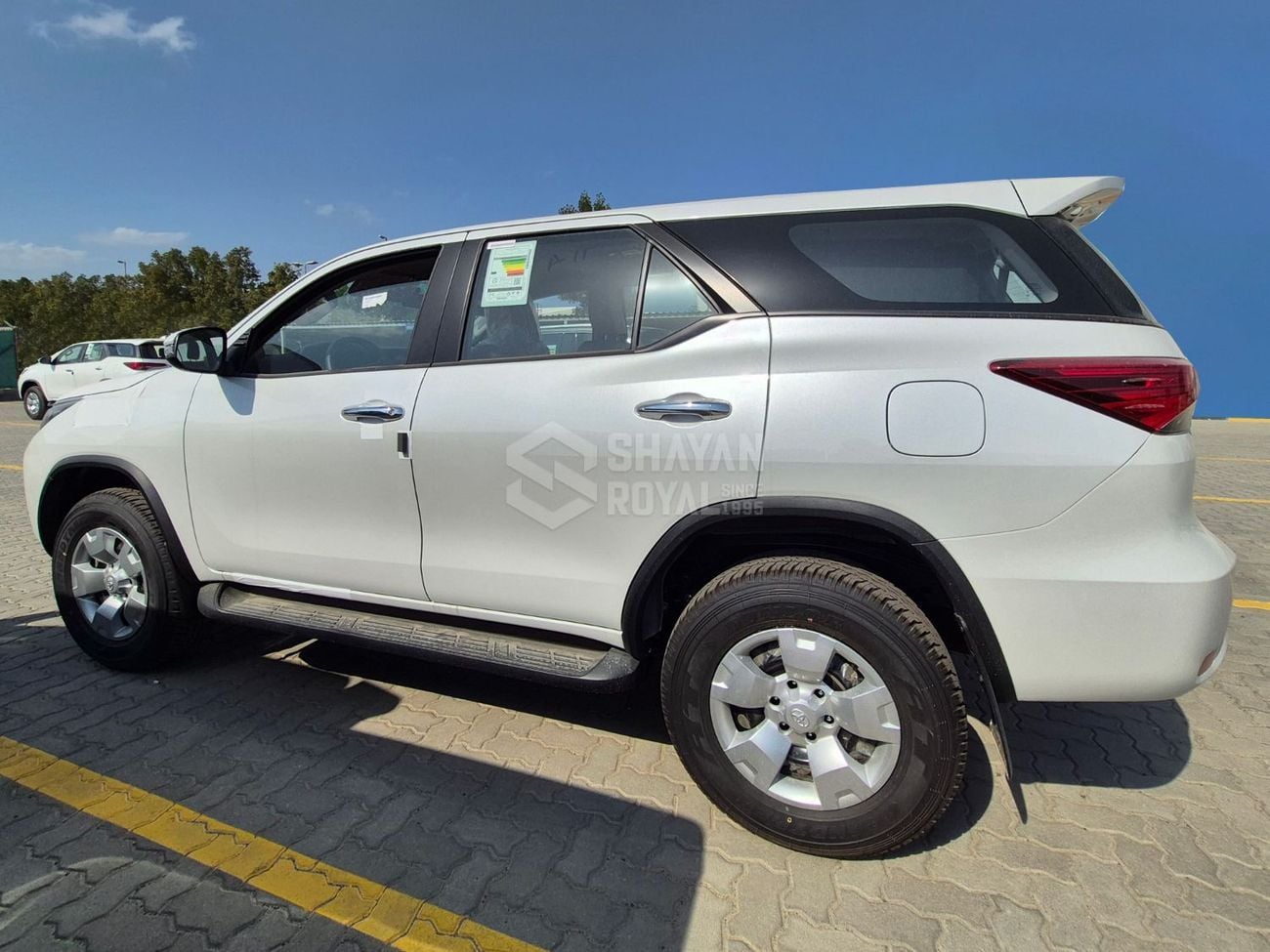 Toyota Fortuner STANDARD 2.7L PETROL 4WD AT 7-SETAS 2026MY