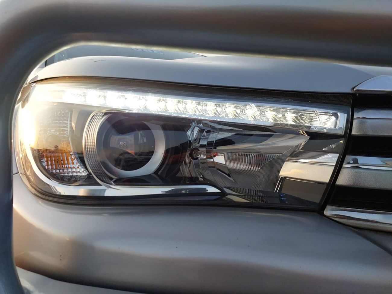 Toyota Hilux TOYOTA HILUX SR5 PICKUP RHD 2016 MODEL 2.8 L DIESEL AUTOMATIC(PM84762)