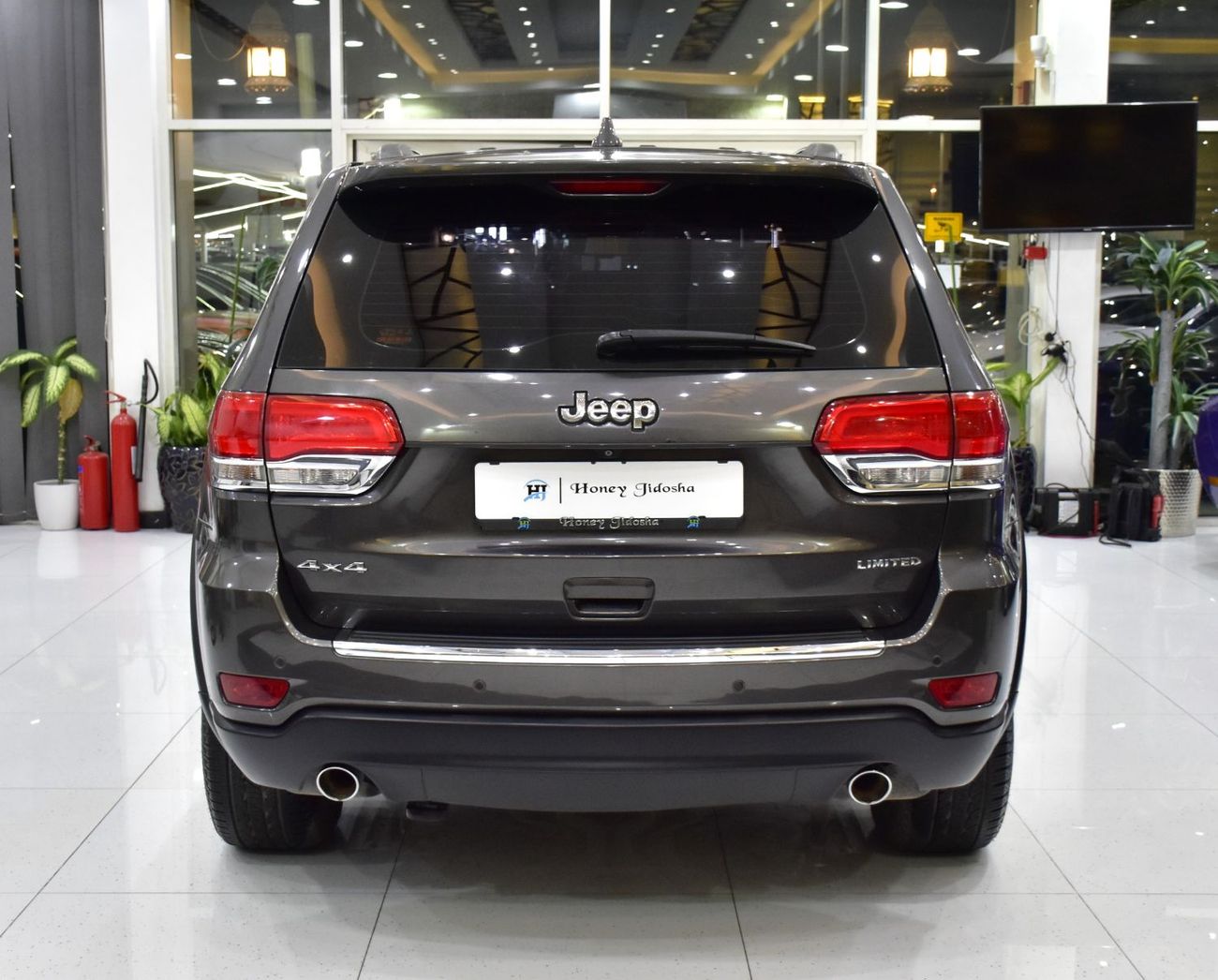 جيب جراند شيروكي LIMITED EXCELLENT DEAL for our Jeep Grand Cherokee Limited 4x4 ( 2015 Model ) in Grey Color GCC Specs