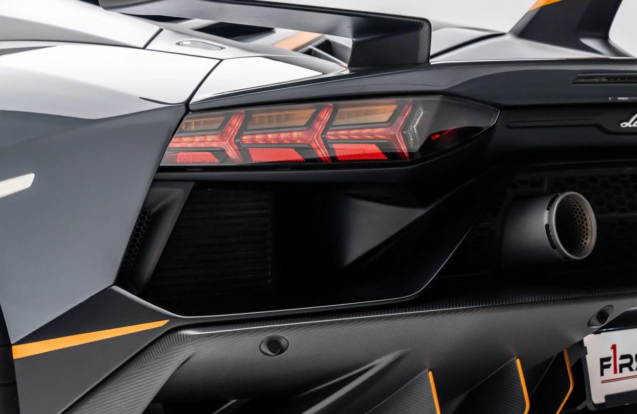 لامبورغيني أفينتادور 6.5L 12 Cylinder Naturally Aspirated Engine