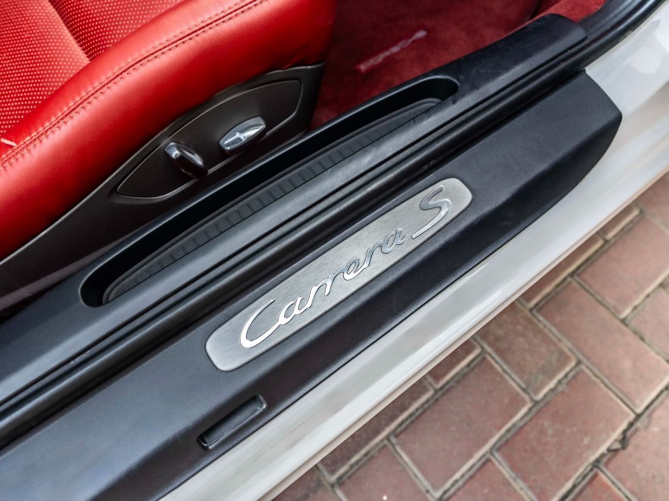 Porsche 911 Carrera S 3.8L (385 HP) Coupe