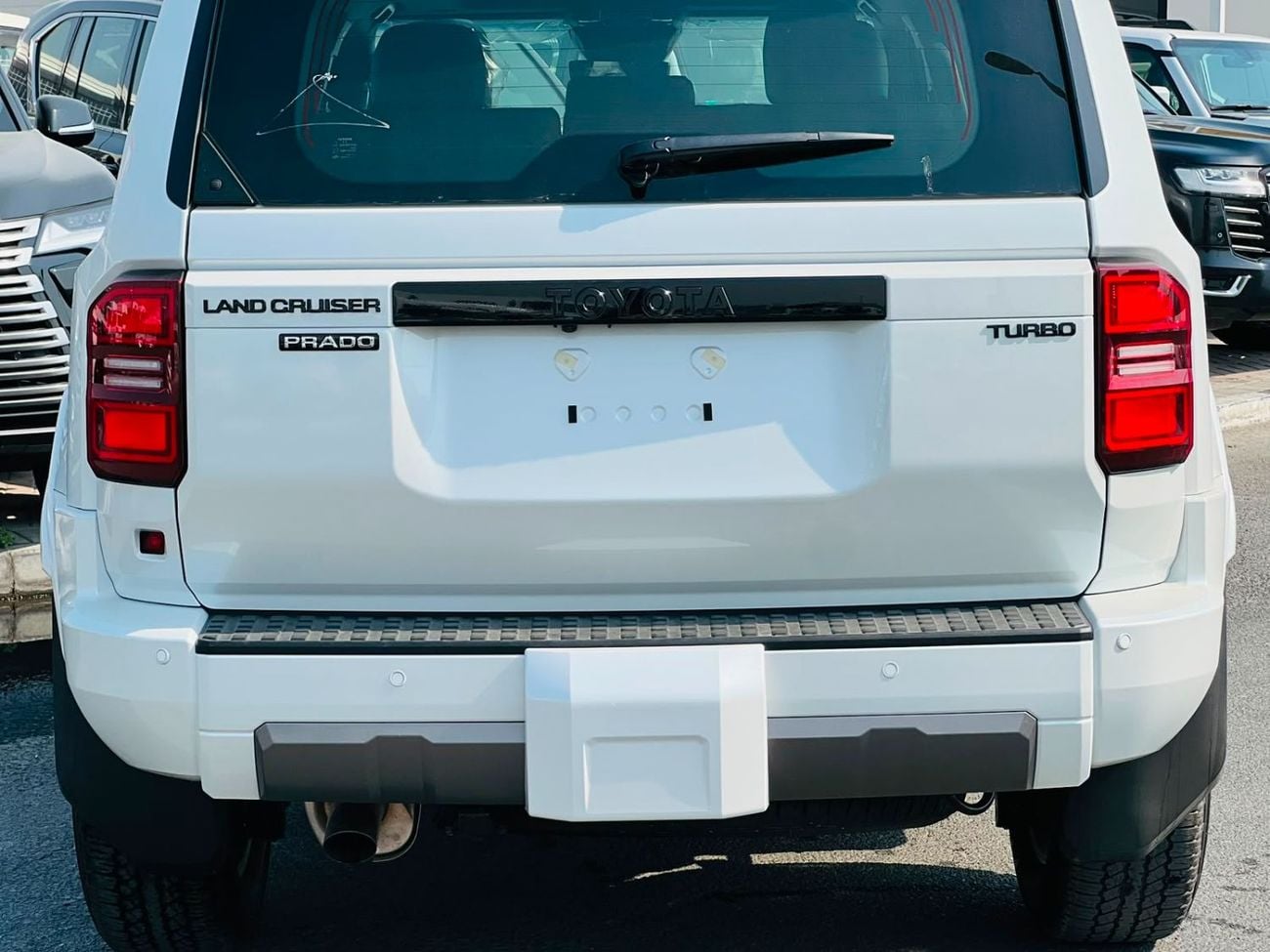 Toyota Prado VXR TOYOTA LANDCRUISER PRADO LUXURY WITH PANAROMA ENGINE  :  2.4L 4 PETROL  MODEL   : 2026 COLLAR  :