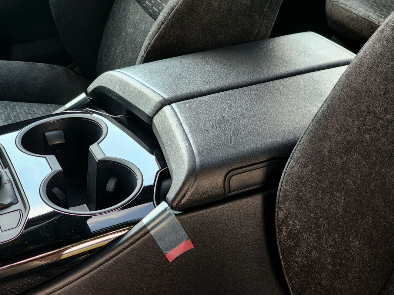 تويوتا لاند كروزر LC300 GXR 3.5 - MID OPTIONS - SUNROOF - 2025 MODEL - WHITE INSIDE BLACK -