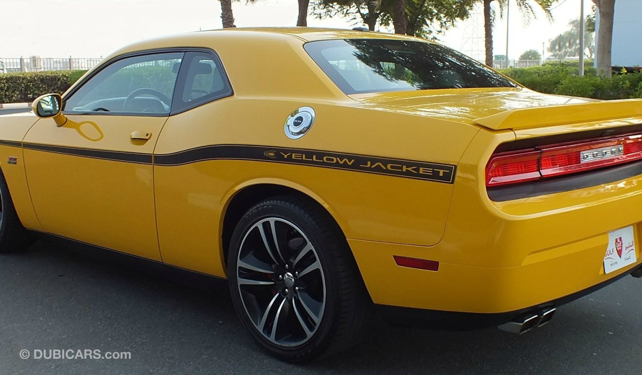 Dodge Challenger SRT YELLOW JACKET