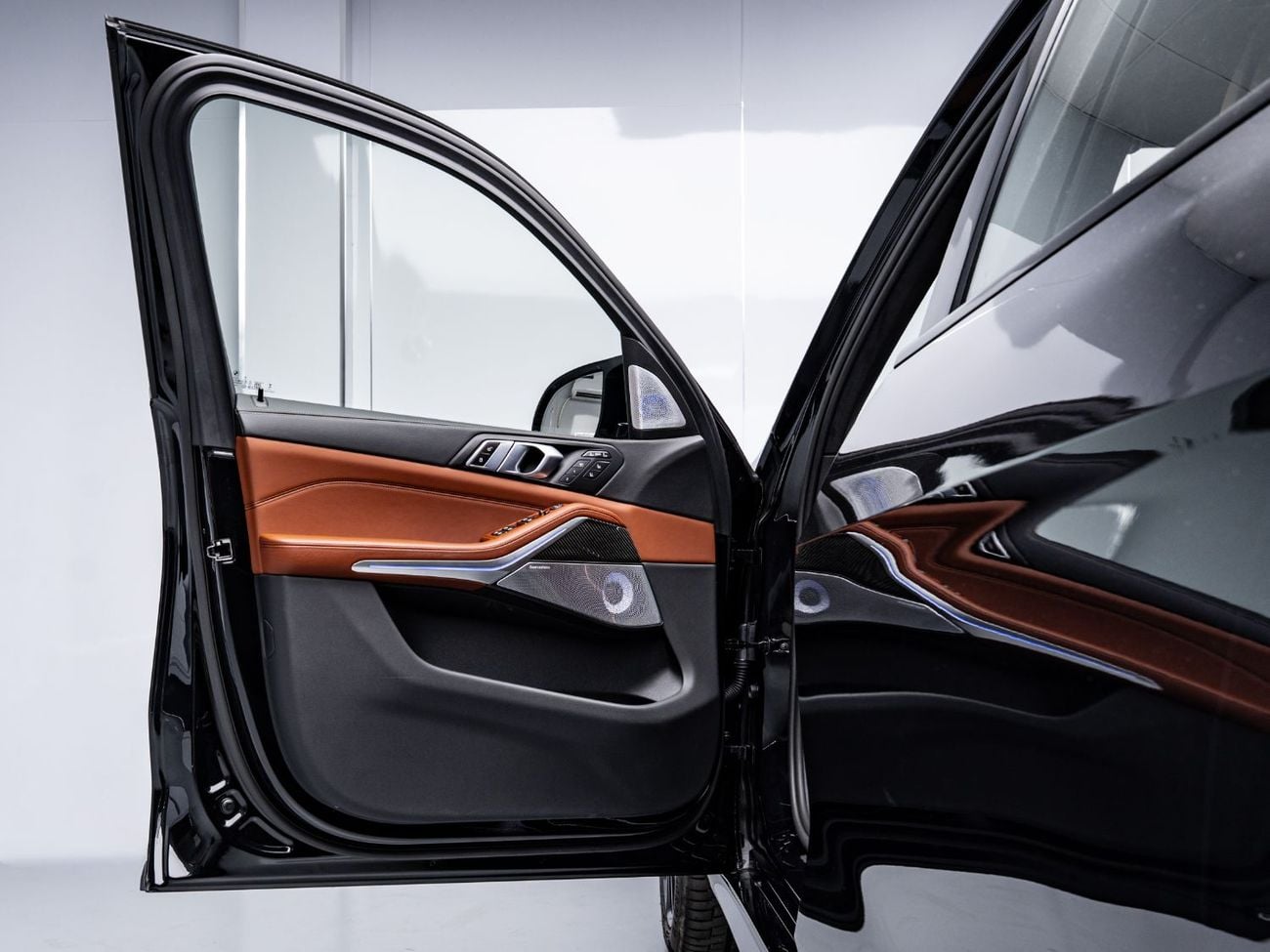 BMW X7 M60i XDRIVE BUY NOW, PAY 2027 | THE BLACKLINE STANDARD | BMW Warranty + Service Contract, GCC, LOW K