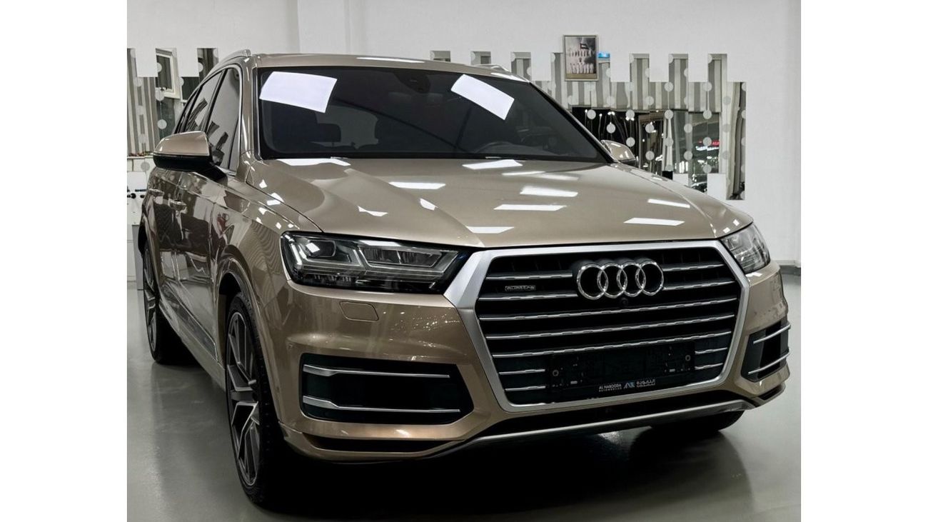 Audi Q7 45 TFSI quattro Luxury Plus GCC .. FSH .. Original Paint .. Perfect Condition .. Top Range .. Warran
